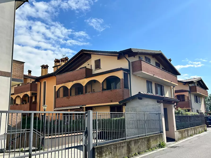 Immagine 1 di Appartamento in vendita  in Via Crenna a Comazzo