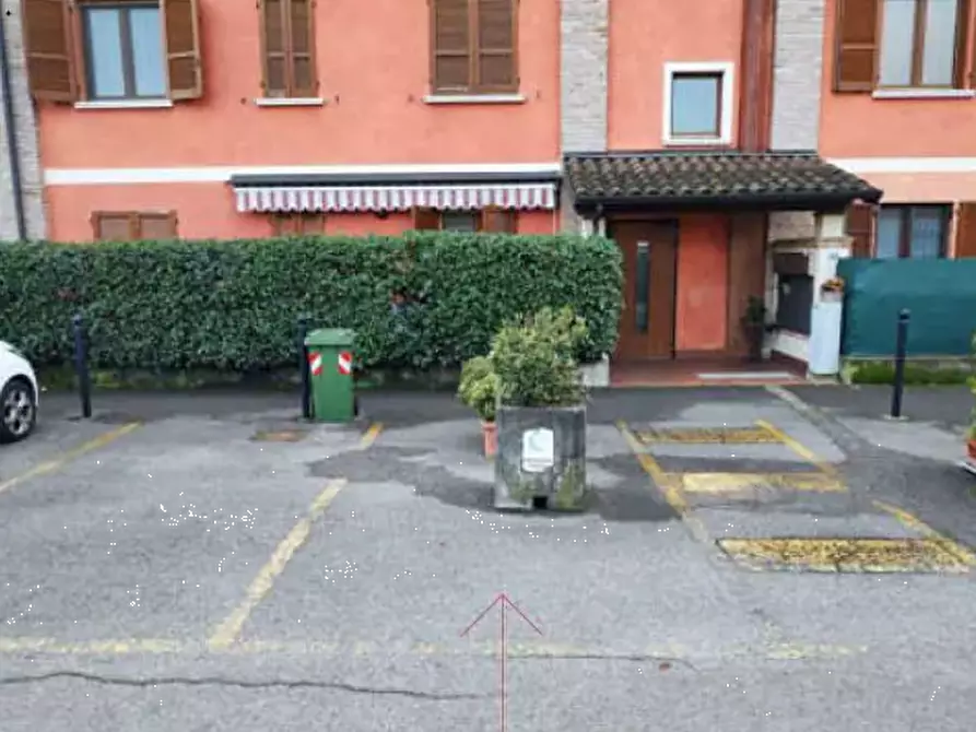 Immagine 1 di Posto auto in vendita  in Via Montesuello a Torbole Casaglia