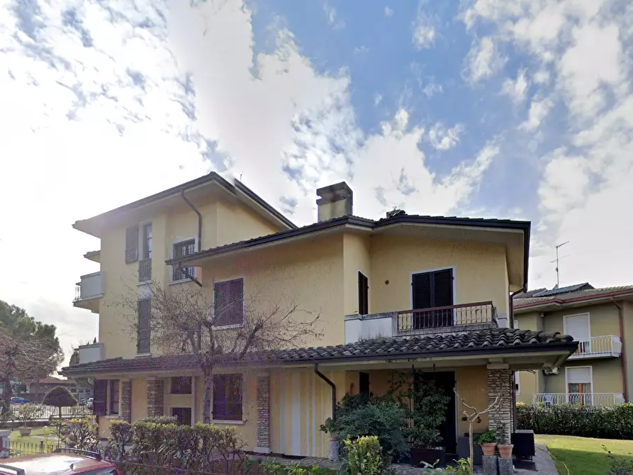 Immagine 1 di Appartamento in vendita  in  Via Roma a Sirmione