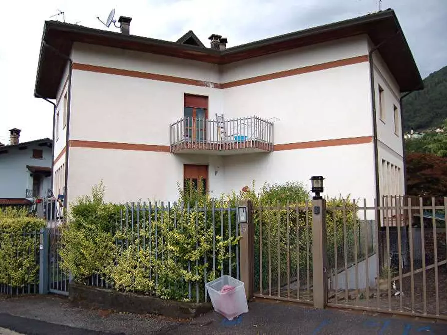 Immagine 1 di Porzione di casa in vendita  in Via S.Carlo a Gandino