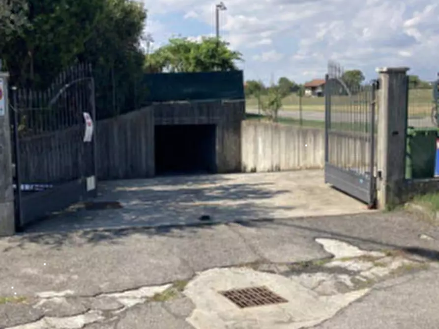 Immagine 1 di Garage in vendita  in Via Lombardia a Cambiago