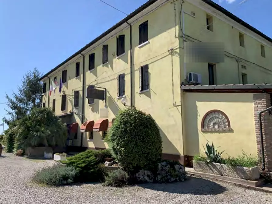 Immagine 1 di Hotel in vendita  in Via Rondona a Vigarano Mainarda