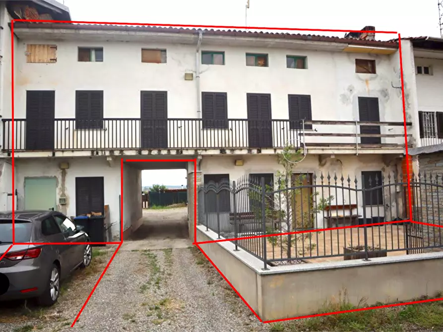 Immagine 1 di Porzione di casa in vendita  in Via Alzate a Oleggio