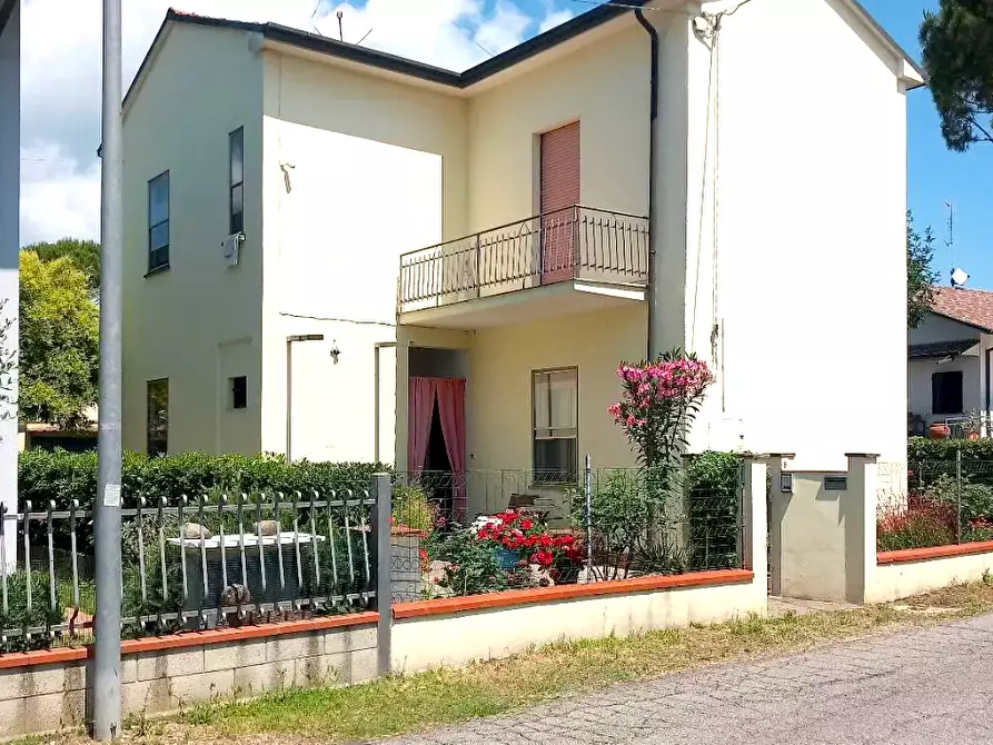 Immagine 1 di Casa indipendente in vendita  a Cervia