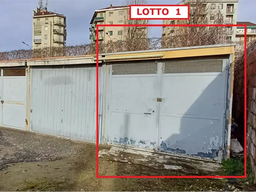 Immagine 1 di Garage in vendita  in Via Largo Stradella  a Torino