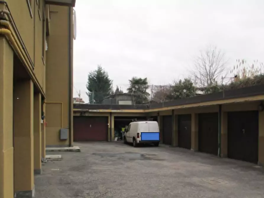 Immagine 1 di Garage in vendita  in Via Gorizia a Rho