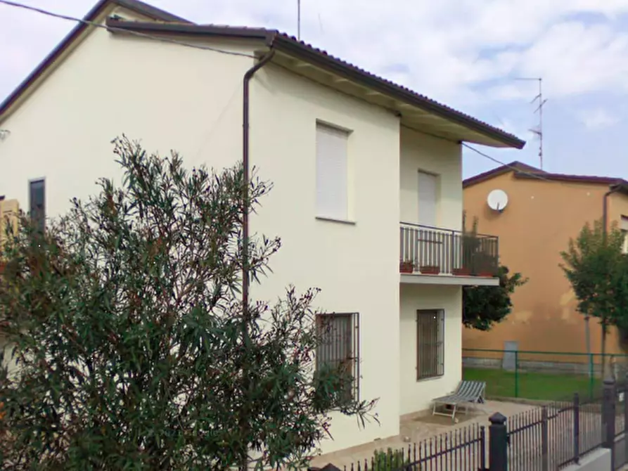 Immagine 1 di Casa indipendente in vendita  in Via Grieco a Bagnacavallo