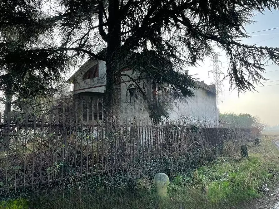 Immagine 1 di Casa indipendente in vendita  in Via Pontirolo a Treviglio