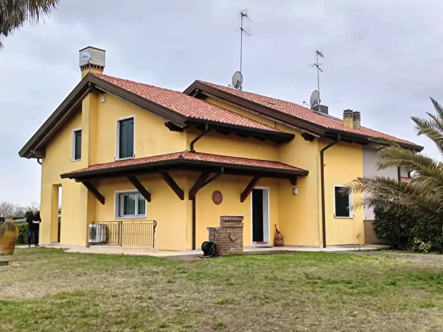 Immagine 1 di Porzione di villa in vendita  in Via Pazienti a Jesolo