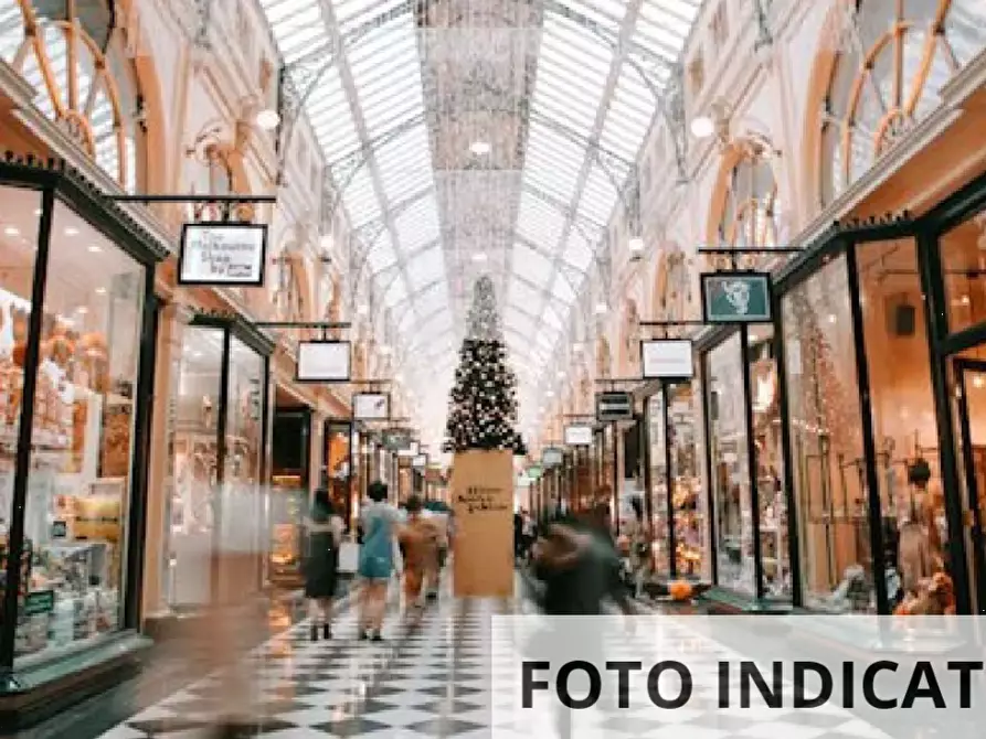 Immagine 1 di Negozio in vendita  in Via Martiri Del Grappa a Borso Del Grappa