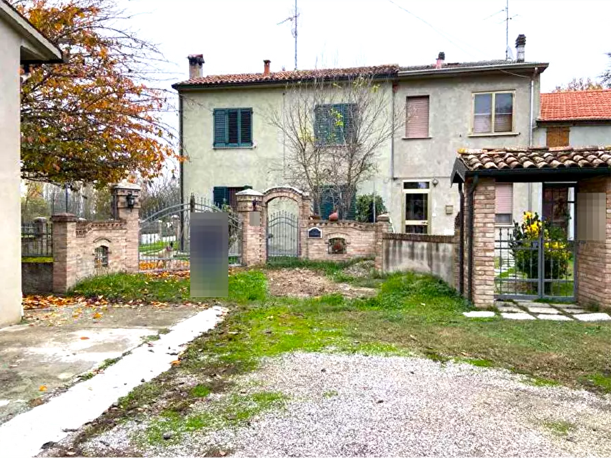 Immagine 1 di Casa indipendente in vendita  in Via Ferrarese a Bondeno