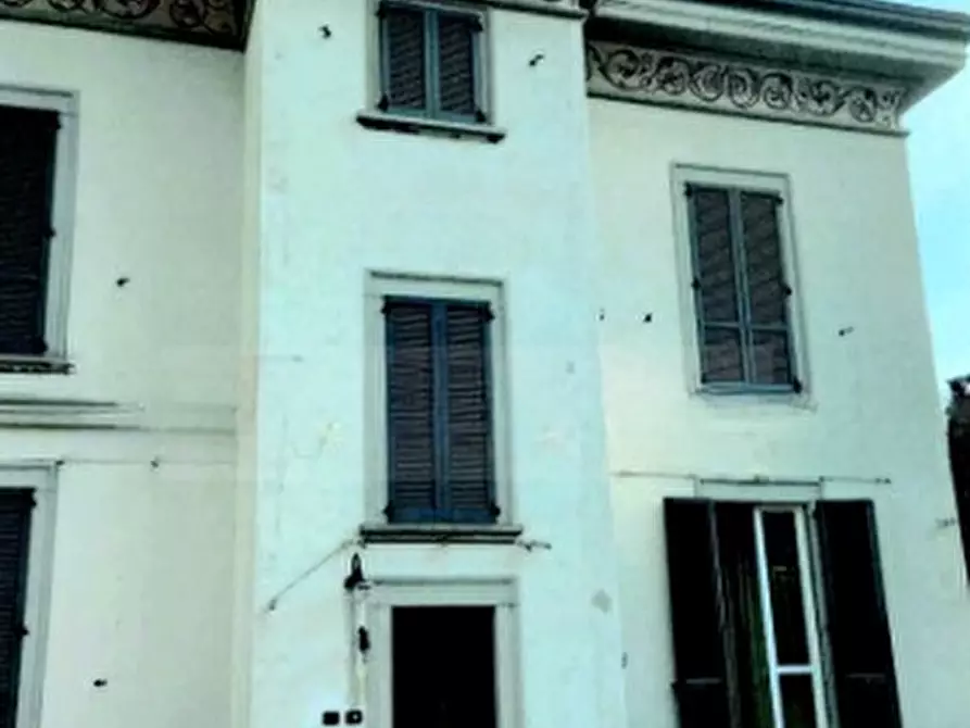 Immagine 1 di Villa in vendita  in Via Como a Erba