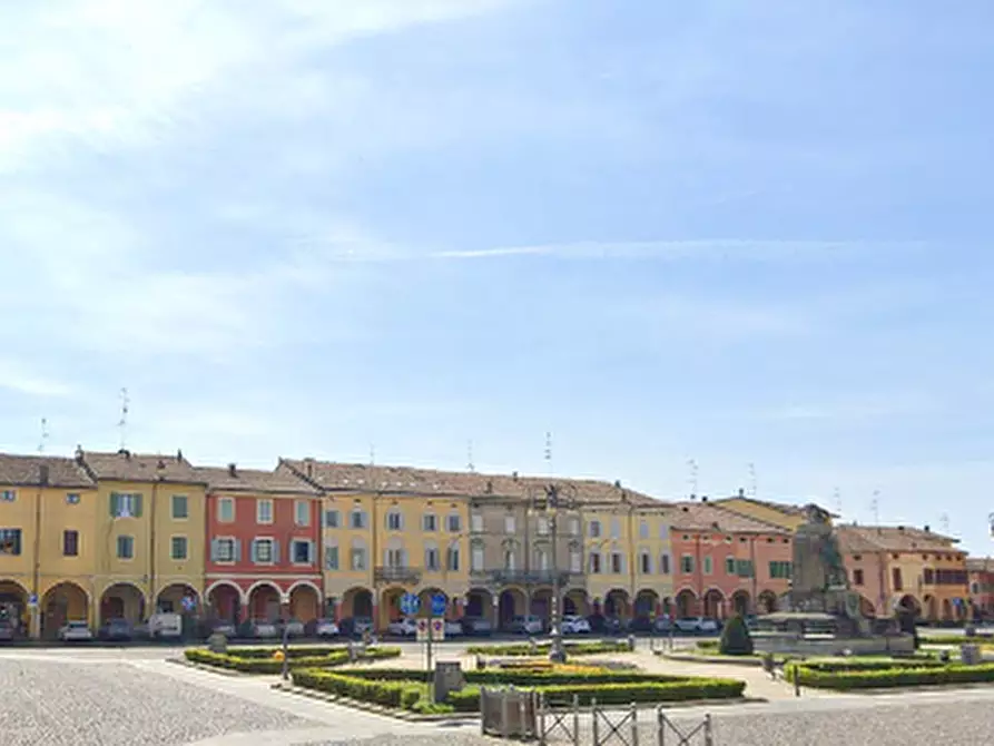 Immagine 1 di Stabile in vendita  in Piazza Unità d'Italia a Novellara