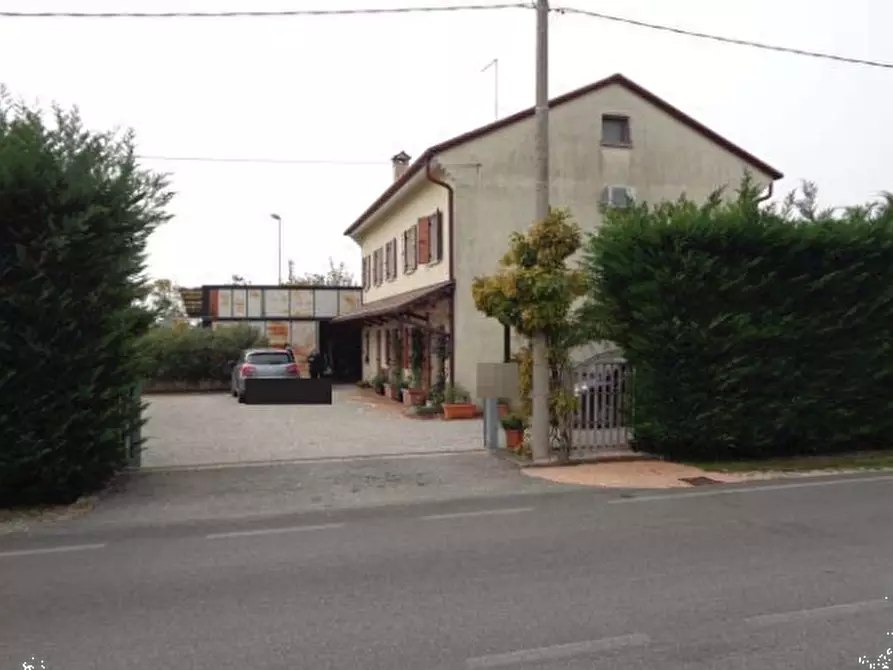 Immagine 1 di Porzione di casa in vendita  in Via Feltrina Sud a Montebelluna