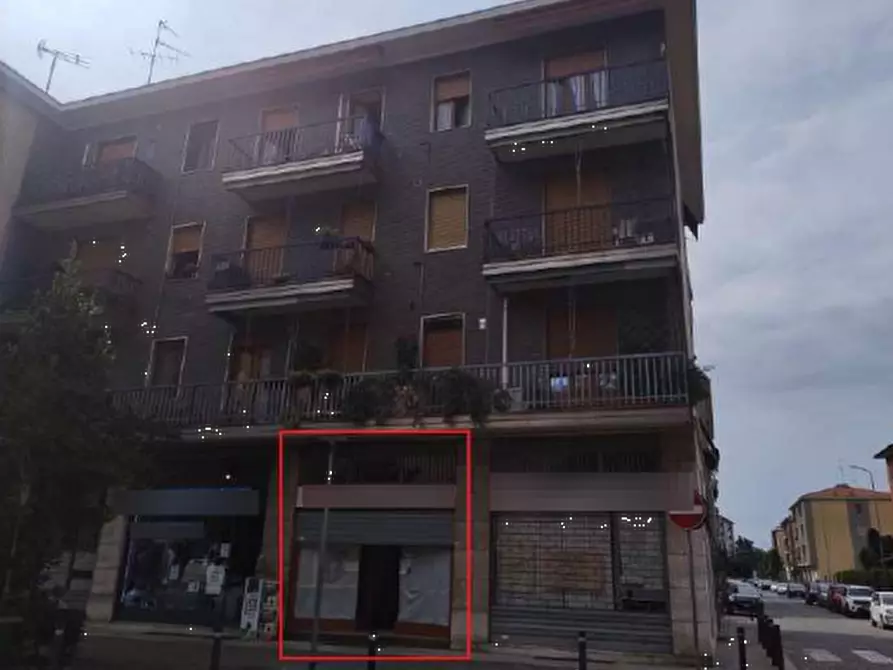 Immagine 1 di Negozio in vendita  in Via Piave a Bresso