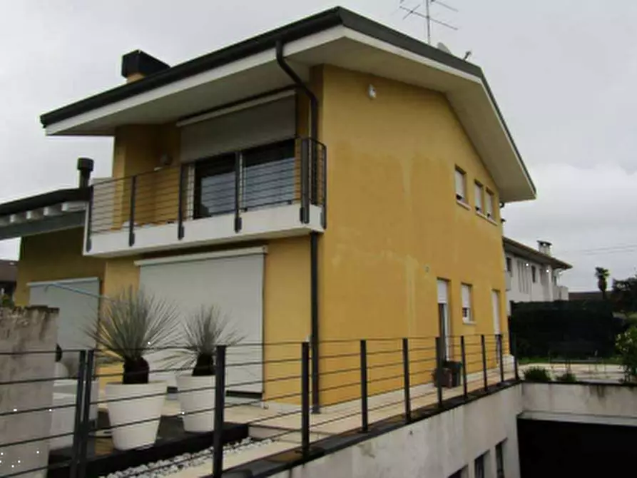 Immagine 1 di Villa in vendita  in Via attilio personi a San Giovanni Lupatoto