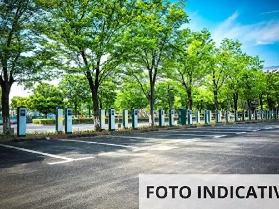 Immagine 1 di Posto auto in vendita  in Via Carlo Porta a Caronno Varesino