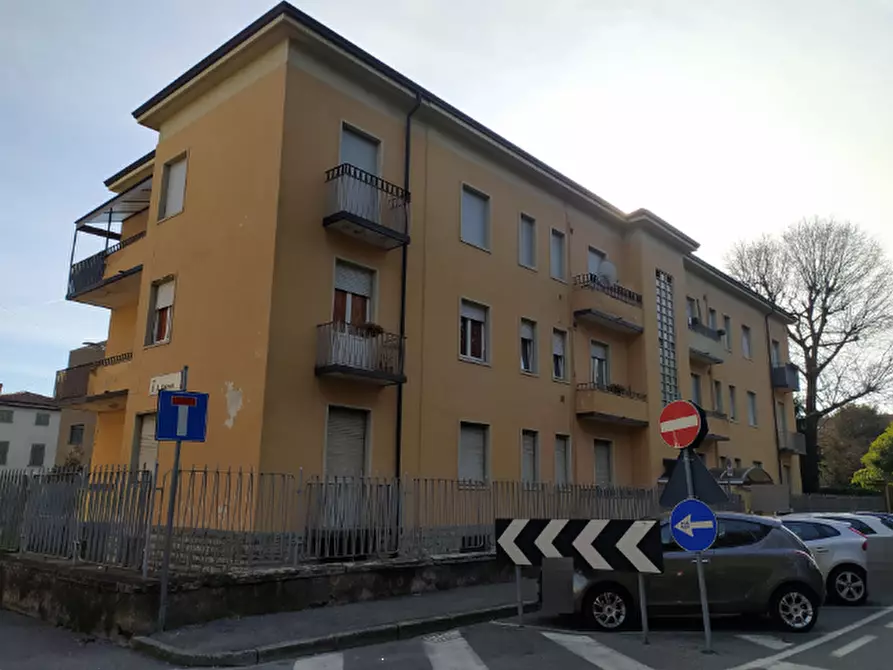 Immagine 1 di Appartamento in vendita  in Via Medaglia d'oro Riccardo Moioli a Ponte San Pietro