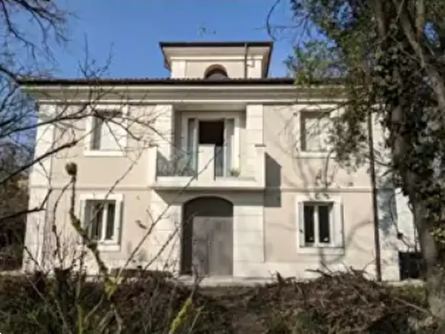 Immagine 1 di Villa in vendita  in Via Garibaldi a San Felice Sul Panaro