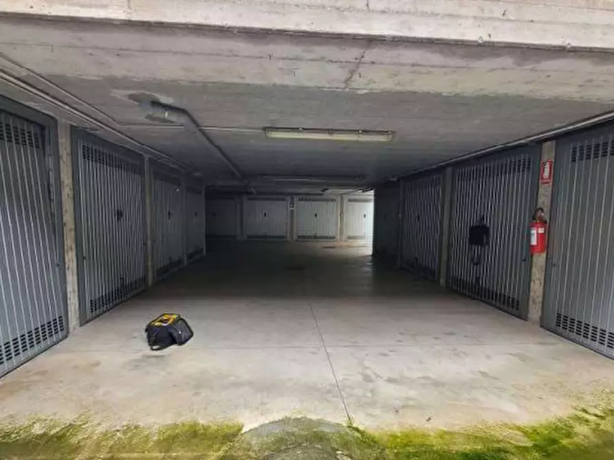 Immagine 1 di Garage in vendita  in Via Carlo Maria Maggi a Abbiategrasso