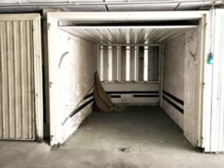 Immagine 1 di Garage in vendita  in Via umberto a Rovigo