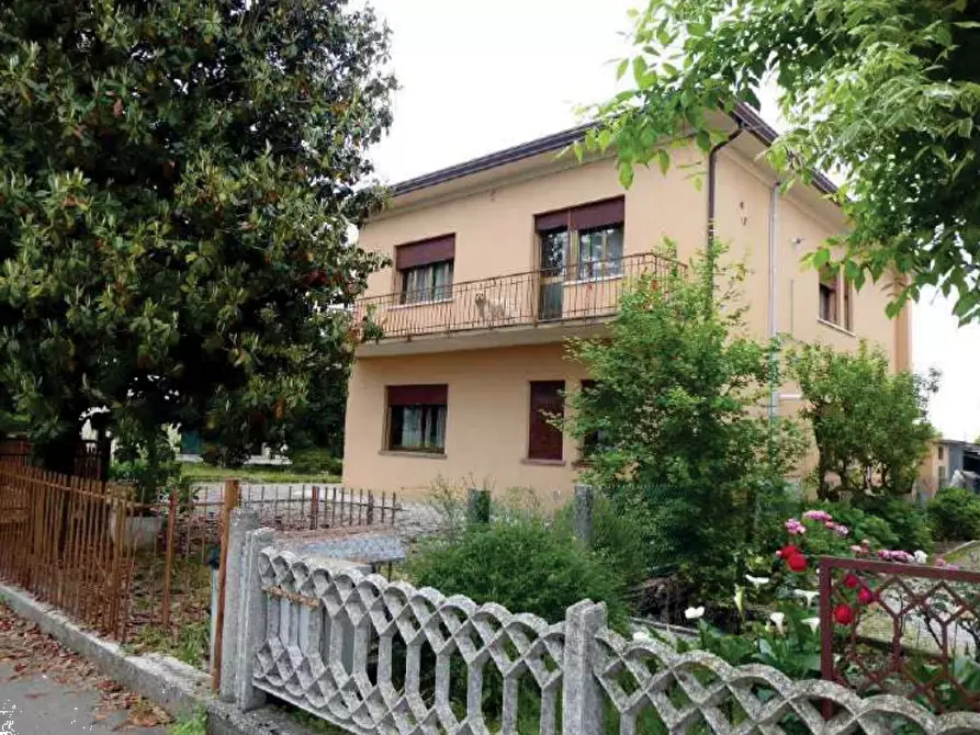 Immagine 1 di Porzione di casa in vendita  in Viale Menarè a Vittorio Veneto