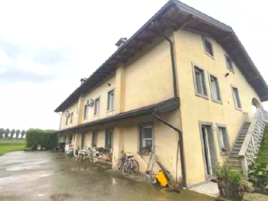 Immagine 1 di Casa bifamiliare in vendita  in Località Molino di Sopra a Castions Di Strada