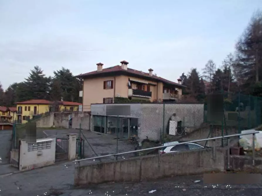 Immagine 1 di Negozio in vendita  in Via Luigi Colombo a Lavena Ponte Tresa