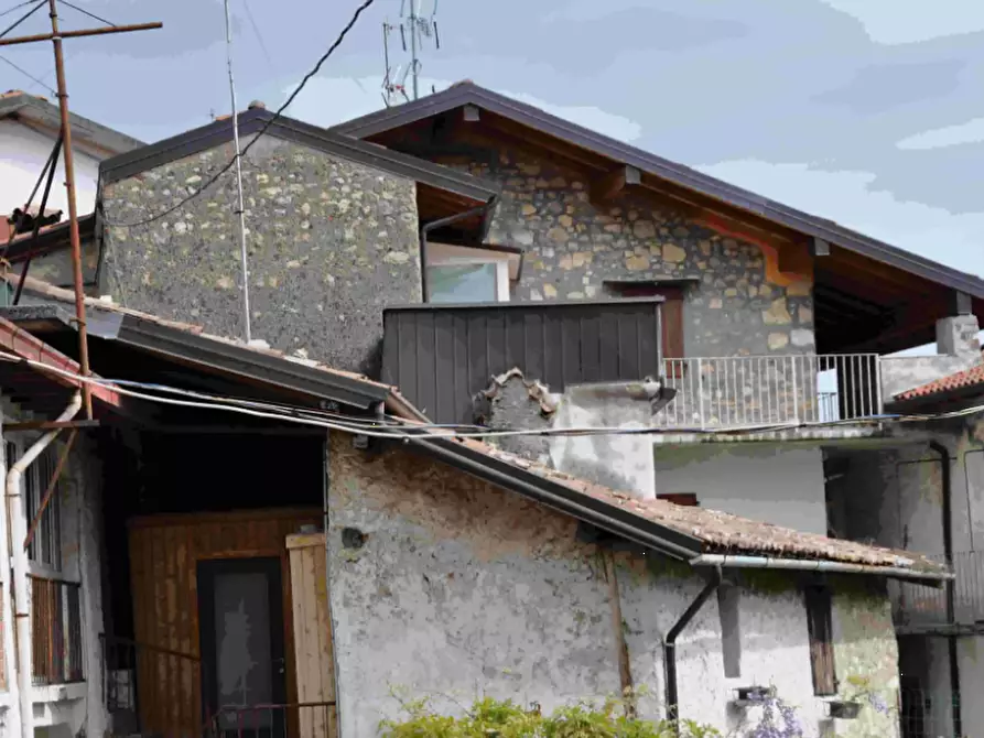 Immagine 1 di Porzione di casa in vendita  in Via Campi a Vigolo