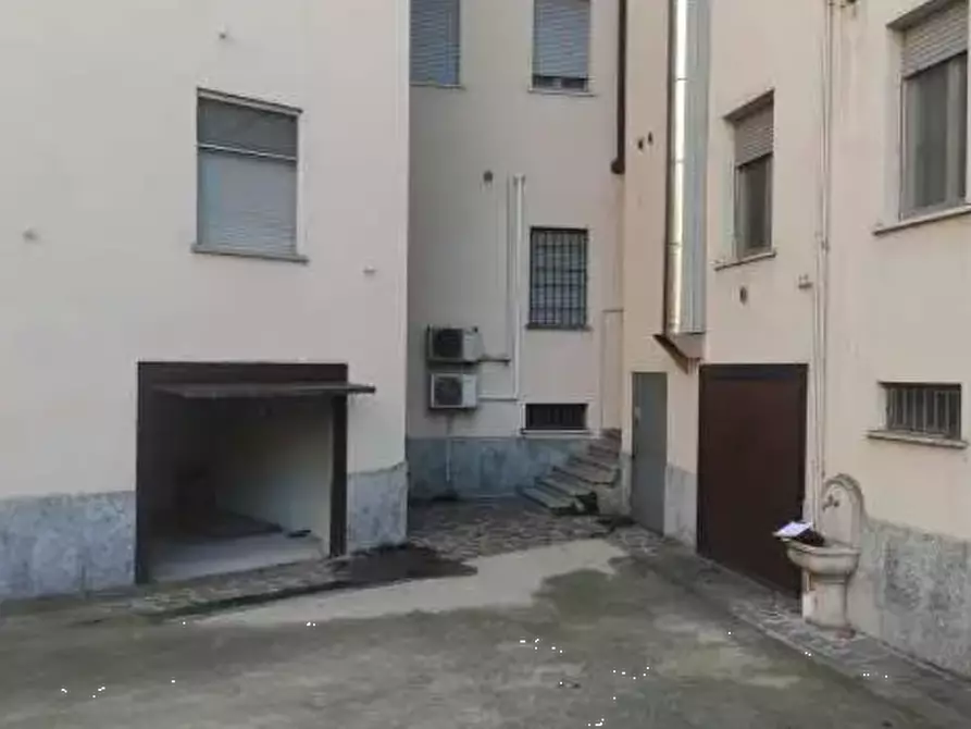 Immagine 1 di Garage in vendita  in Via Brusaioli  a Pavia