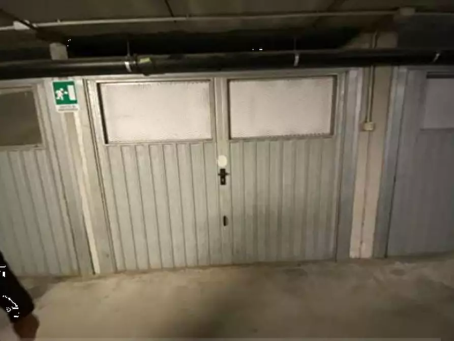 Immagine 1 di Garage in vendita  in Via Alcide de Gasperi  a Trofarello