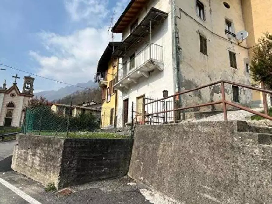 Immagine 1 di Porzione di casa in vendita  in Via Roncaglia Entro a San Giovanni Bianco