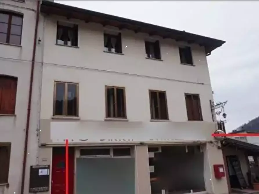 Immagine 1 di Negozio in vendita  in Via Gisbenti a Valli Del Pasubio