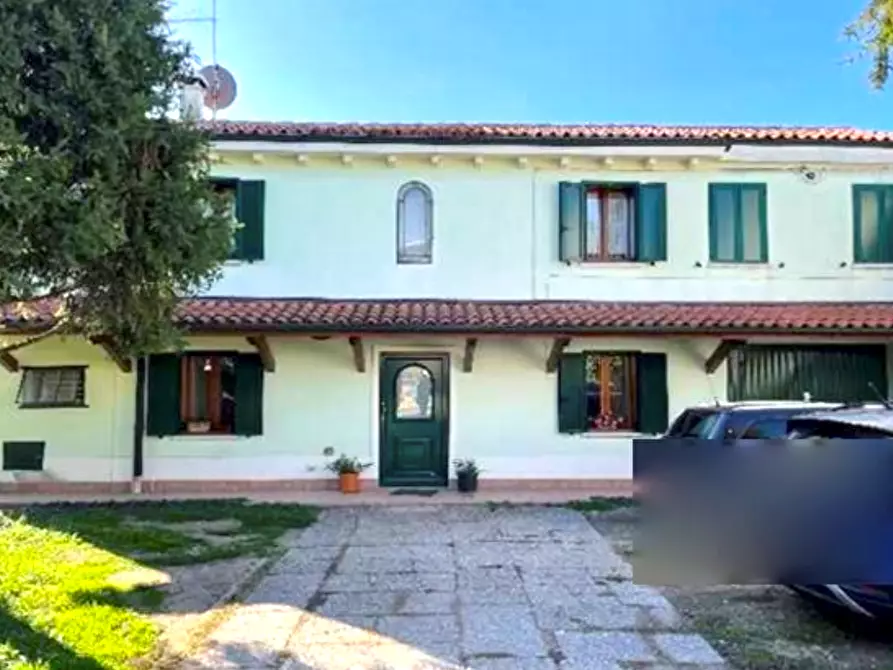 Immagine 1 di Casa indipendente in vendita  in Via Madonna a Lonigo