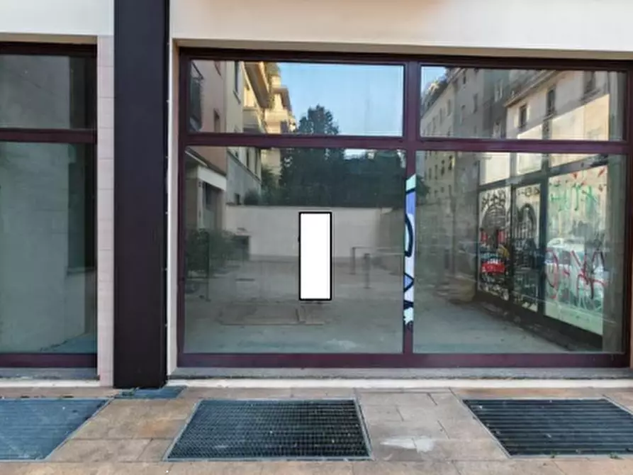 Immagine 2 di Negozio in vendita  in Via Sant'Alessandro Sauli a Milano