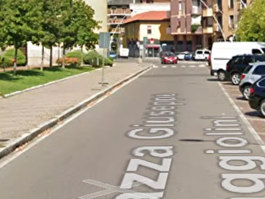 Immagine 13 di Negozio in vendita  in Piazza Giuseppe Maggiolini a Parabiago