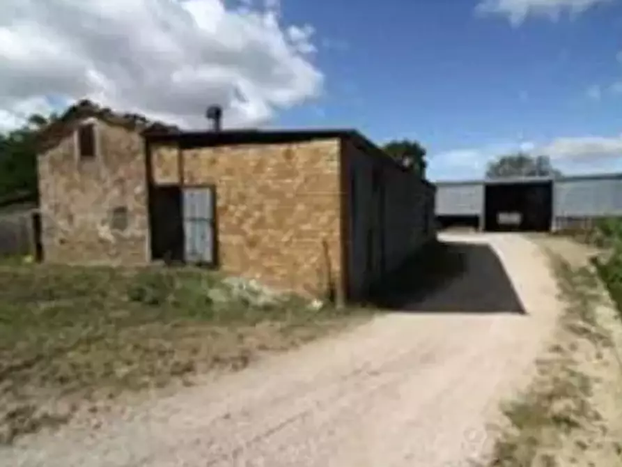 Immagine 1 di Magazzino in vendita  in Via Cà Biagio a Urbino
