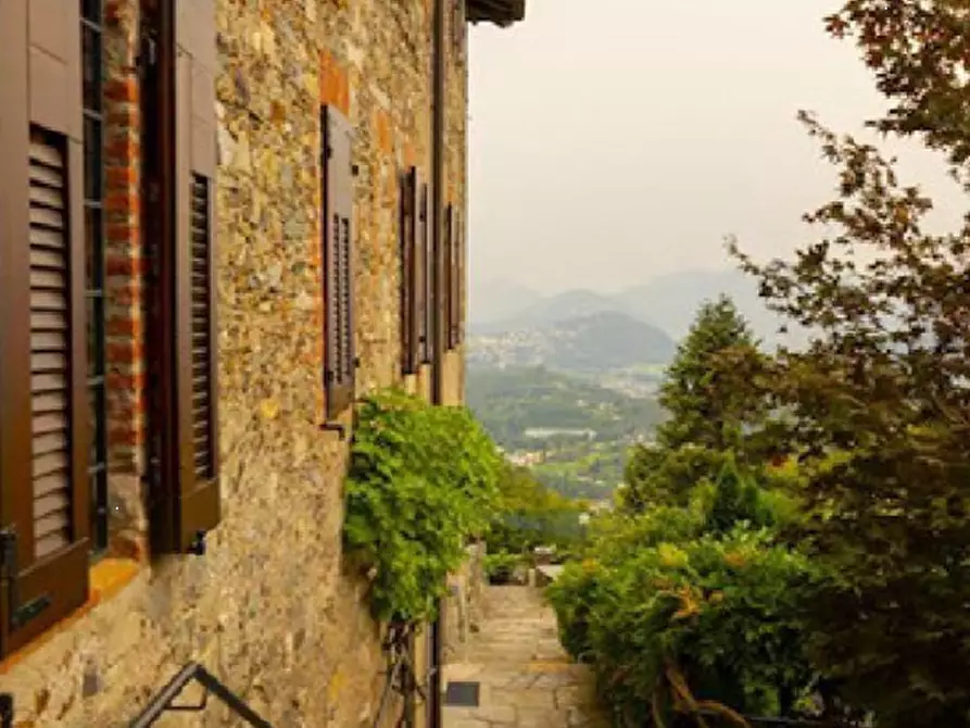 Immagine 6 di Villa in vendita  in Via dei Narcisi  a Manerba Del Garda