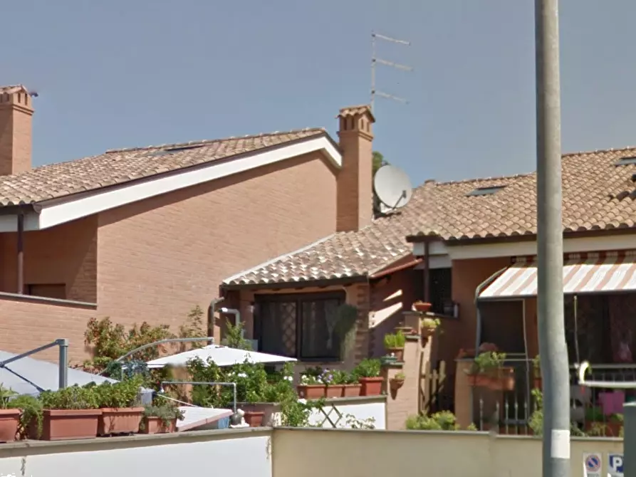 Immagine 3 di Appartamento in vendita  in Via Caiolo a Roma