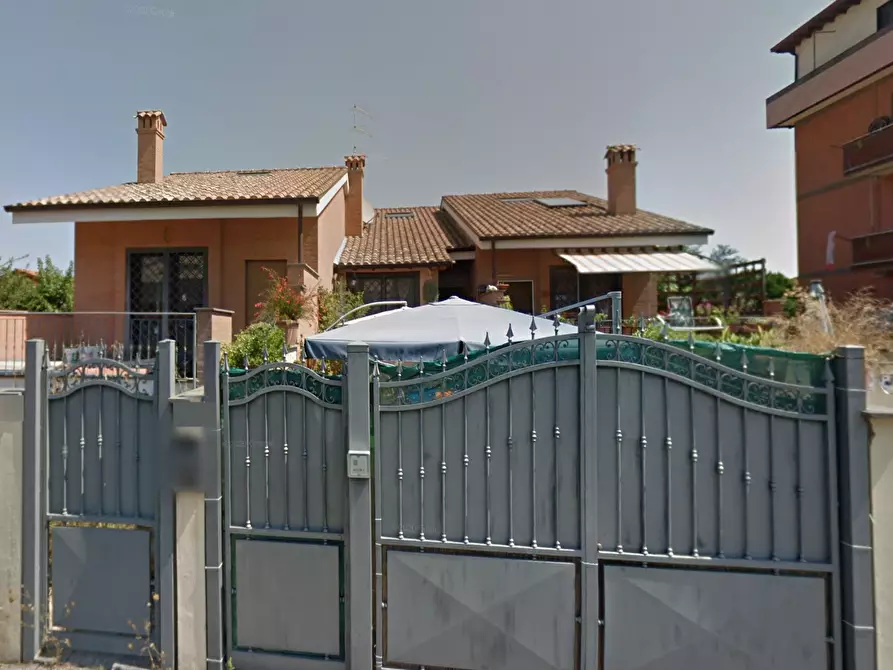 Immagine 4 di Appartamento in vendita  in Via Caiolo a Roma