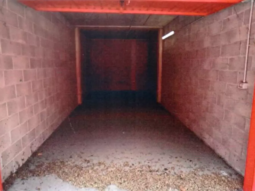 Immagine 1 di Garage in vendita  in Via Carlo Imbonati a Milano