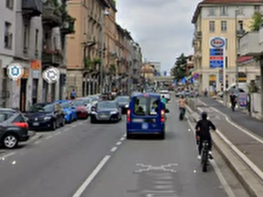 Immagine 2 di Garage in vendita  in Via Carlo Imbonati a Milano