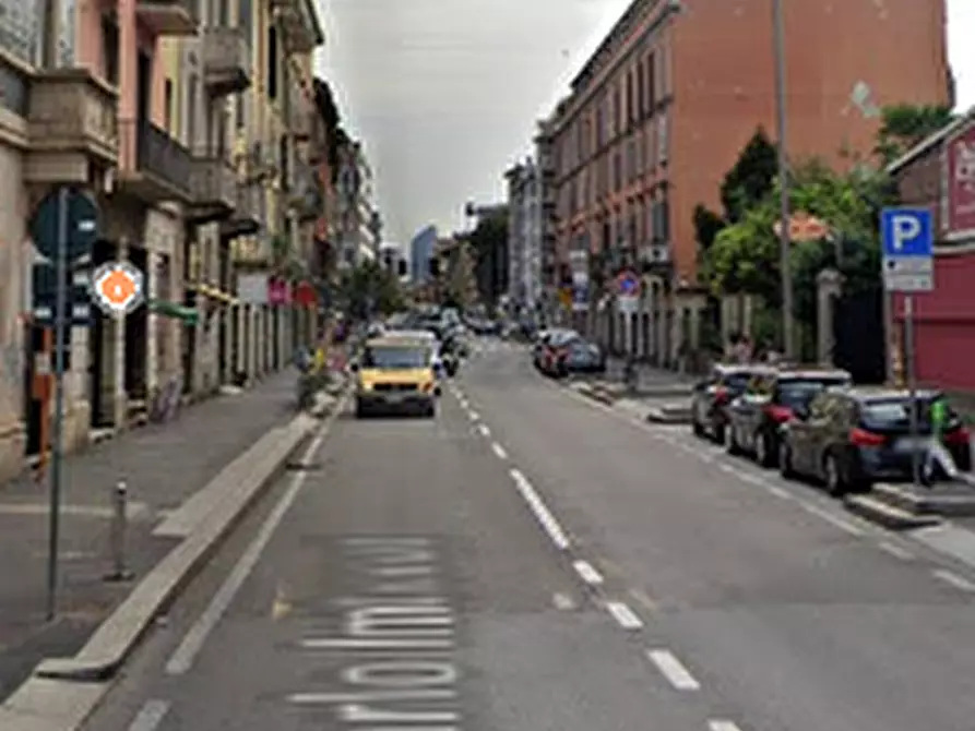 Immagine 3 di Garage in vendita  in Via Carlo Imbonati a Milano