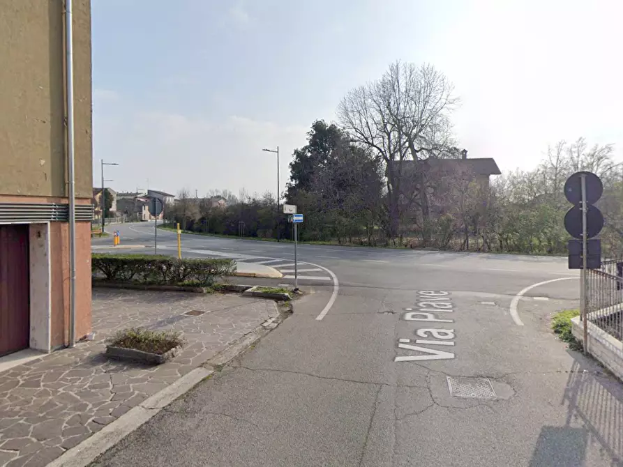 Immagine 12 di Appartamento in vendita  in  via Piave  a Marmirolo