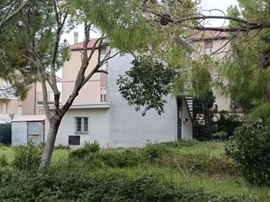 Immagine 2 di Magazzino in vendita  in Via Marche a Fermo