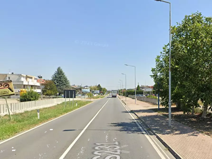 Immagine 10 di Negozio in vendita  in Via Statale a Santa Vittoria D'alba