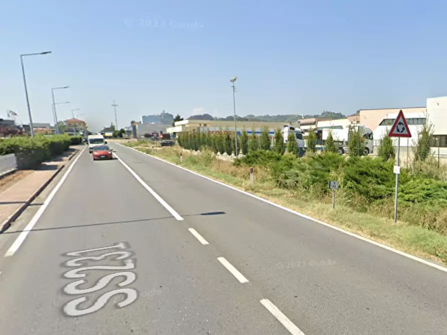 Immagine 11 di Negozio in vendita  in Via Statale a Santa Vittoria D'alba