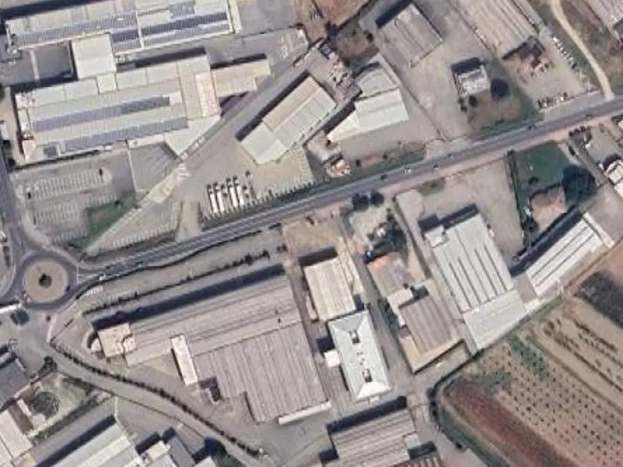 Immagine 14 di Negozio in vendita  in Via Statale a Santa Vittoria D'alba