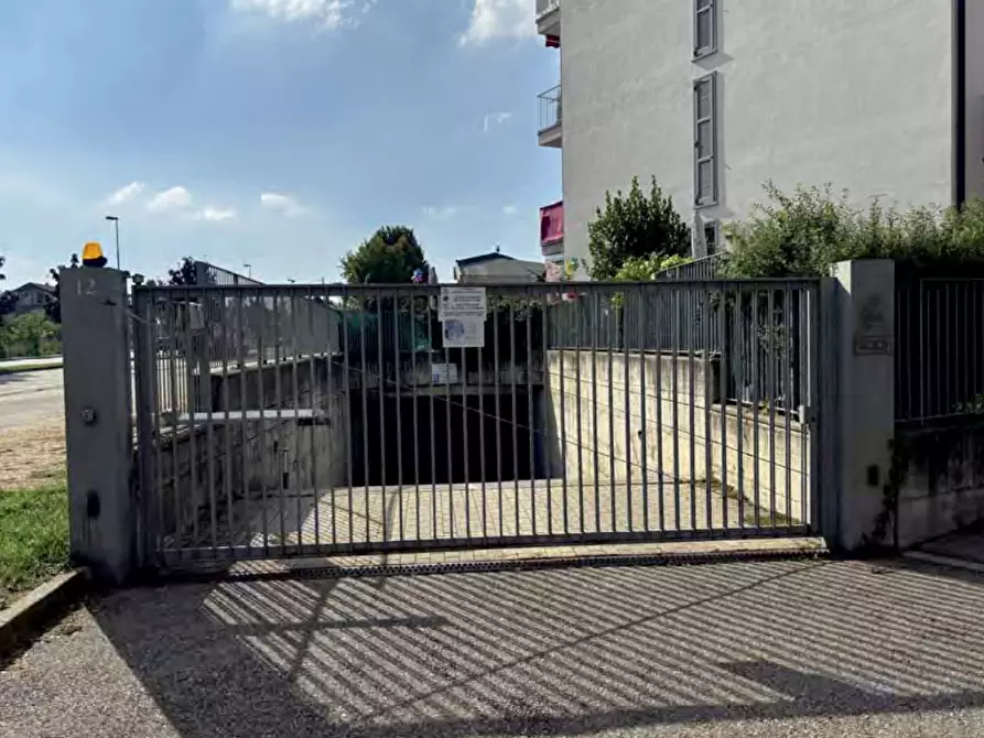 Immagine 1 di Garage in vendita  in Via Giacinto Giordano a Chieri
