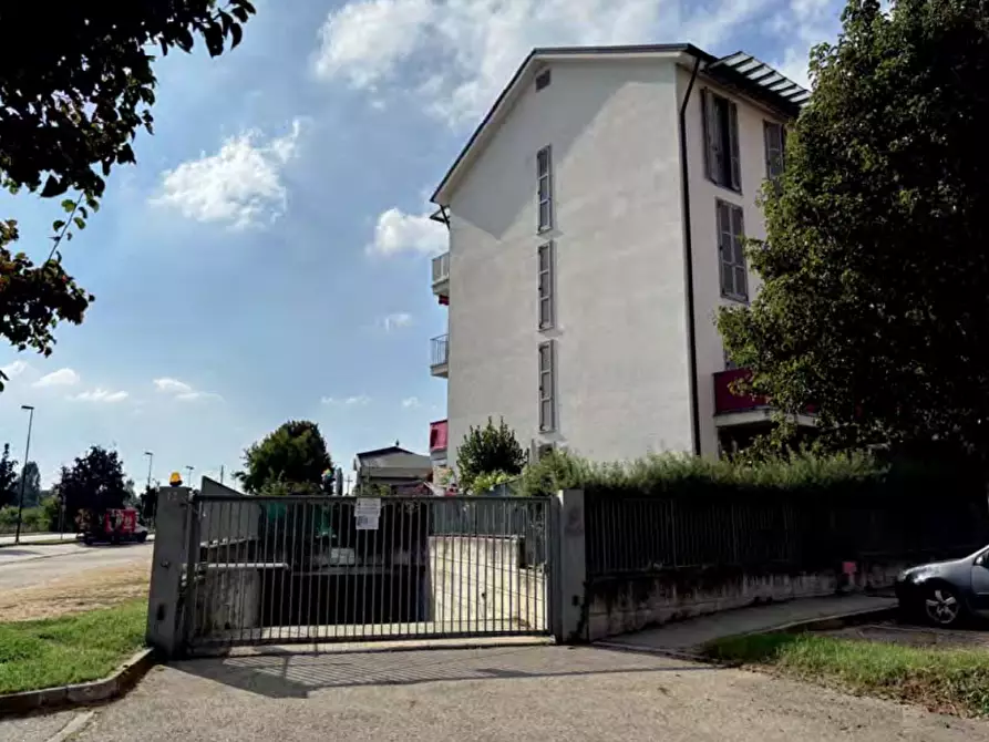 Immagine 2 di Garage in vendita  in Via Giacinto Giordano a Chieri